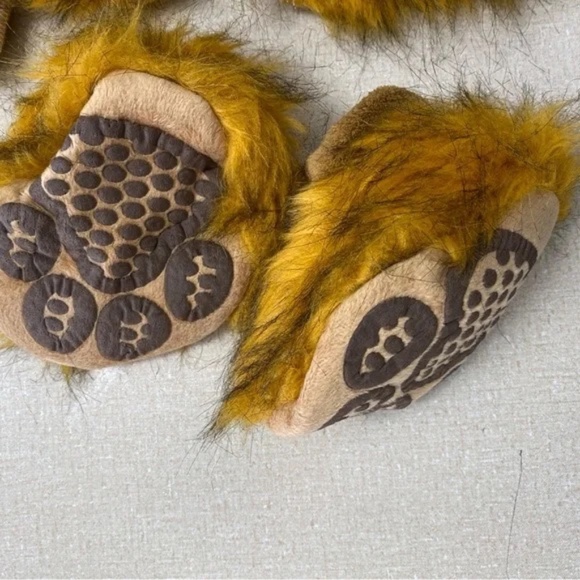 Adorable Wizard of Oz Lion Costume - Toddler - Picture 7 of 7